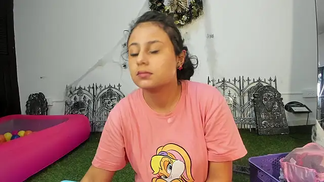 AbbyTaylorr online show from October 2, 3:02 am