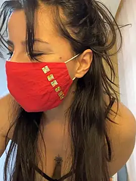 White-Petite online show from May 3, 1:28 pm