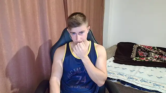 Snapshot of Todhorny9873 chatting on December 20, 5:47 am Todhorny9873 online show from December 20, 5:47 am