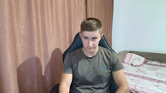 Snapshot of Todhorny9873 chatting on February 17, 5:25 am Todhorny9873 online show from February 17, 5:25 am