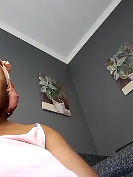 Snapshot of SWEETDOLLY29XX chatting on February 5, 12:21 pm SWEETDOLLY29XX online show from February 5, 12:21 pm