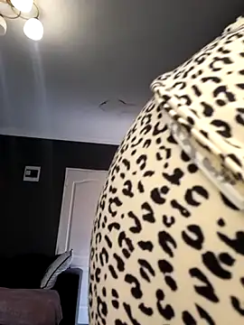 SWEETDOLLY29XX online show from May 17, 5:38 am