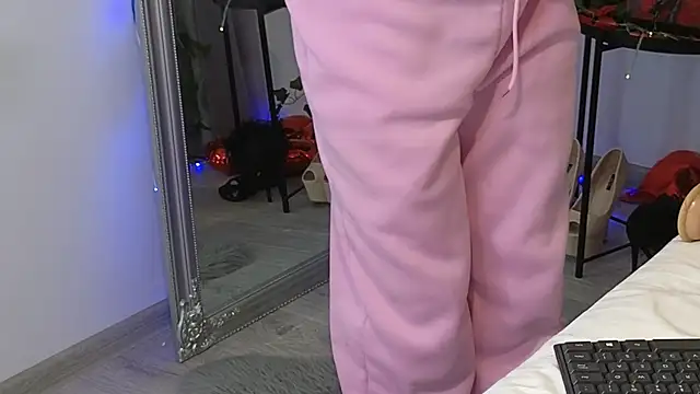 JuliaJuliette online show from March 7, 11:49 pm