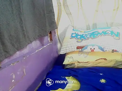 BURBERRY69 online show from November 12, 12:44 am