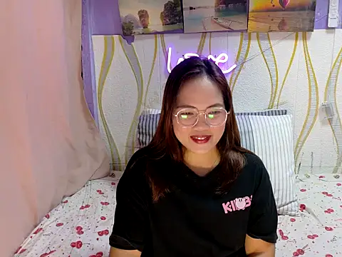 BURBERRY69 online show from February 9, 12:58 am