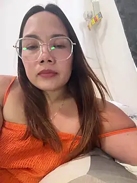 BURBERRY69 online show from June 7, 3:43 am