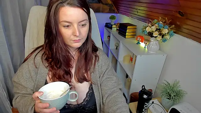 Snapshot of ErinMarshall chatting on February 12, 4:00 pm ErinMarshall online show from February 12, 4:00 pm