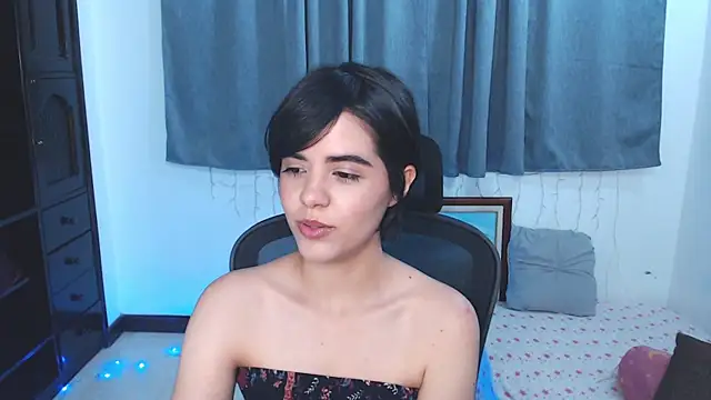 Snapshot of mia_collins_x chatting on May 28, 11:46 pm mia collins x online show from May 28, 11:46 pm