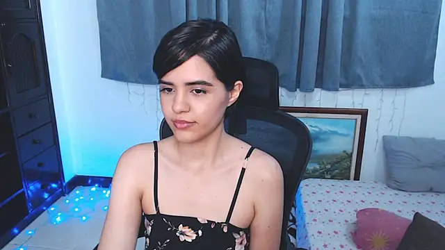 Snapshot of mia_collins_x chatting on June 4, 1:11 am mia collins x online show from June 4, 1:11 am