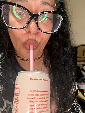 PichyPrettyPussy online show from November 16, 4:34 pm