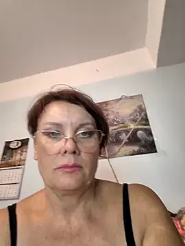  lady red  online show from September 14, 5:45 pm