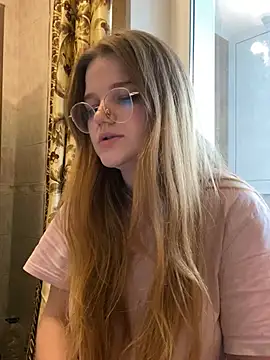 Snapshot of -MimmiLissa- chatting on February 20, 1:55 pm -MimmiLissa- online show from February 20, 1:55 pm