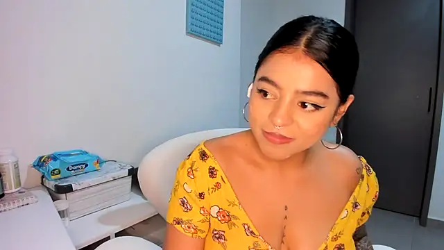 Naiara sex online show from March 1, 1:11 am