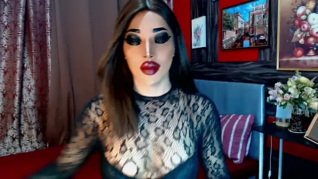 Snapshot of trixxielicious chatting on March 3, 11:24 pm trixxielicious online show from March 3, 11:24 pm