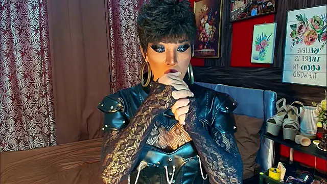 Snapshot of trixxielicious chatting on November 6, 5:03 pm trixxielicious online show from November 6, 5:03 pm