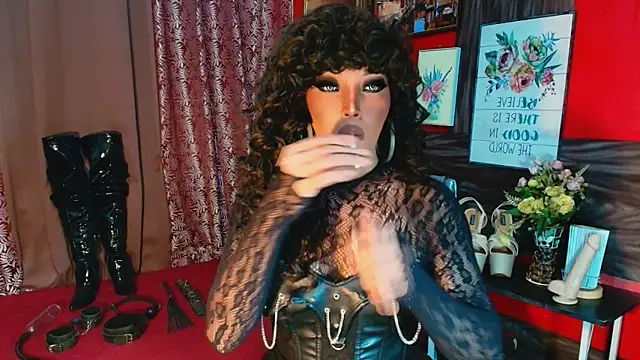 Snapshot of trixxielicious chatting on November 21, 4:05 pm trixxielicious online show from November 21, 4:05 pm