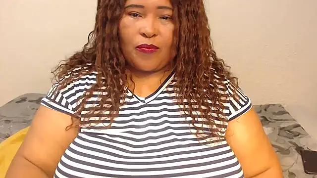 Snapshot of zandile chatting on December 18, 8:36 pm zandile online show from December 18, 8:36 pm
