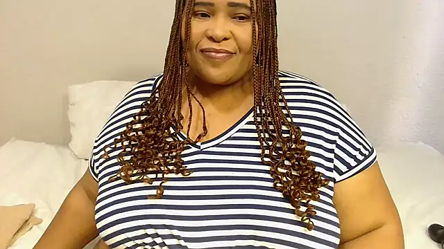 Snapshot of zandile chatting on September 30, 1:05 pm zandile online show from September 30, 1:05 pm