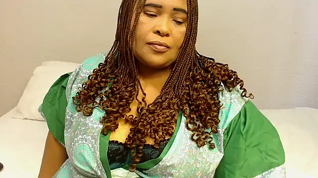 Snapshot of zandile chatting on October 3, 12:13 pm zandile online show from October 3, 12:13 pm