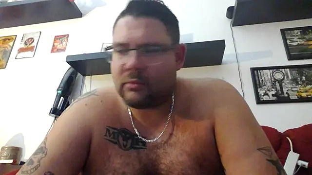 Snapshot of sexykevin17cm chatting on April 11, 8:24 pm sexykevin17cm online show from April 11, 8:24 pm