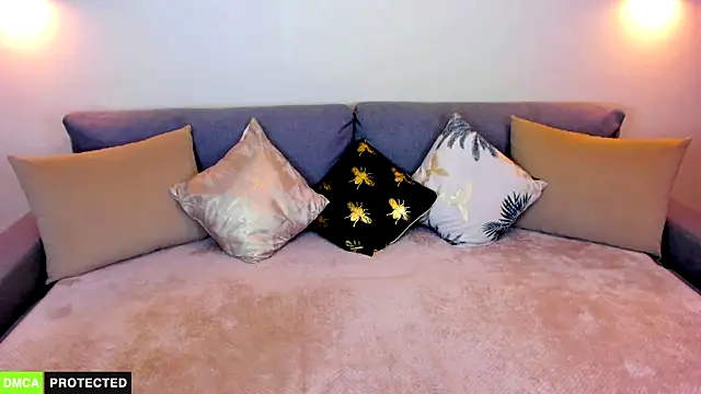 TheWoman   online show from December 2, 6:10 pm