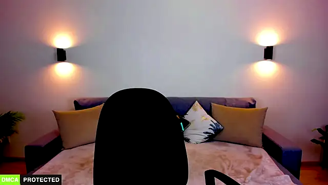 TheWoman   online show from October 16, 6:53 pm