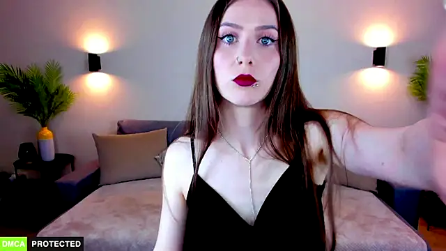 TheWoman   online show from April 16, 7:36 pm