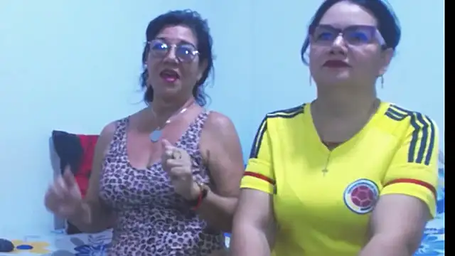 Snapshot of sexycristina_2 chatting on June 23, 3:10 pm sexycristina 2 online show from June 23, 3:10 pm