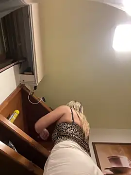 Gatitacarlita online show from March 11, 5:57 pm