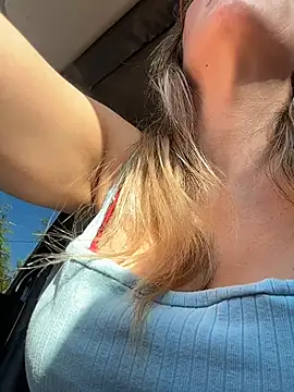 Gatitacarlita online show from January 7, 10:40 am