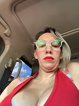 Gatitacarlita online show from April 5, 4:37 pm