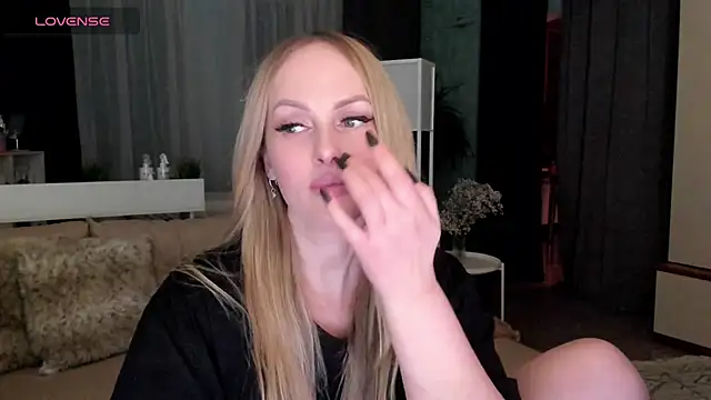 Libby Nora online show from February 4, 6:06 pm