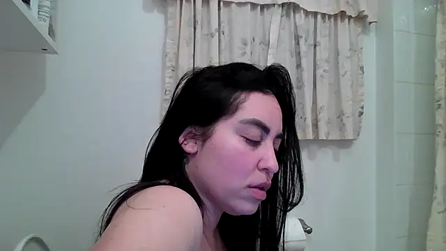 Snapshot of WetFlower69 chatting on June 25, 1:49 am WetFlower69 online show from June 25, 1:49 am