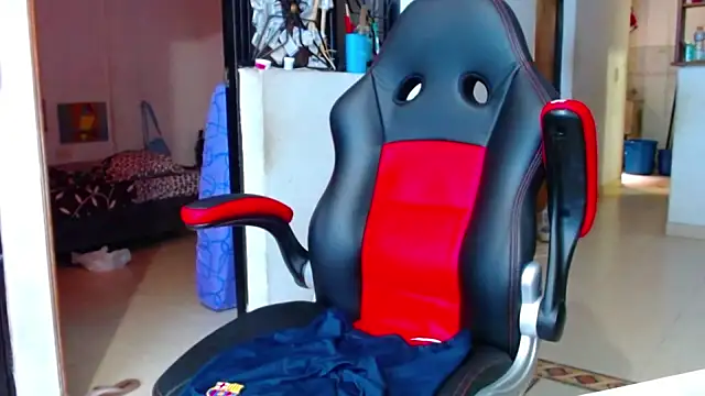 Snapshot of Lion_Grrr chatting on October 1, 7:42 pm Lion Grrr online show from October 1, 7:42 pm