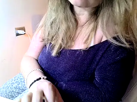 Snapshot of leadileo chatting on January 18, 4:21 pm leadileo online show from January 18, 4:21 pm