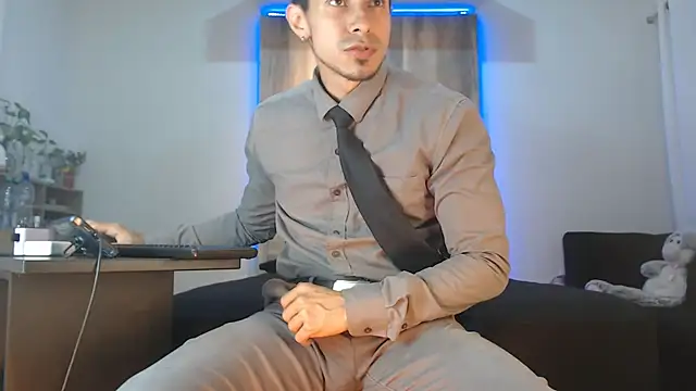 Andrew 4  online show from November 25, 2:44 am