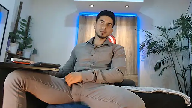 Andrew 4  online show from July 26, 7:48 am