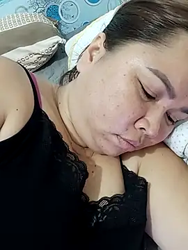 XXLorie 02 online show from September 12, 11:59 pm