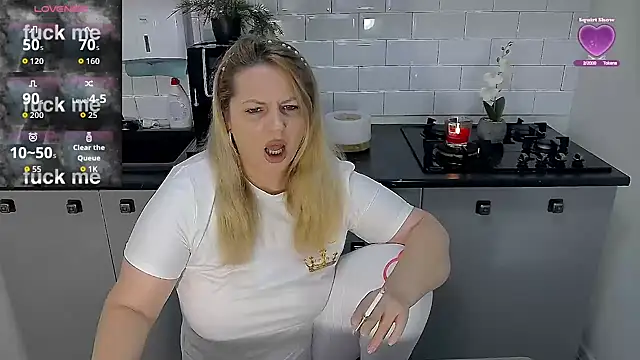 Snapshot of erikaerika chatting on November 25, 8:36 am erikaerika online show from November 25, 8:36 am