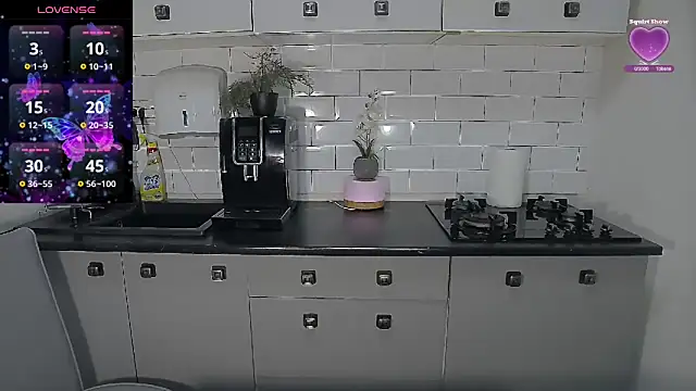 erikaerika online show from February 6, 8:29 am