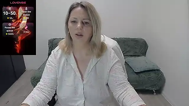erikaerika online show from May 22, 6:31 am