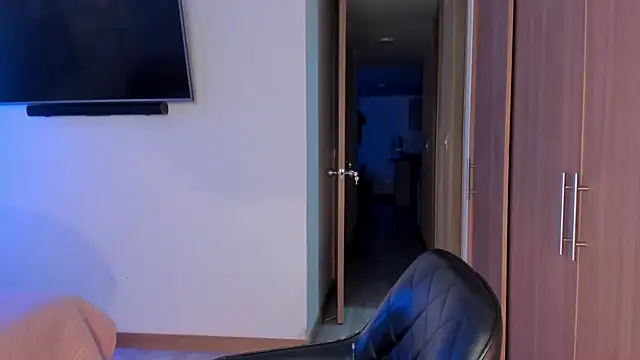 AmyDavis  online show from August 4, 11:51 pm