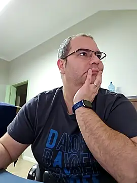 Snapshot of Andrew1900529 chatting on December 10, 1:55 pm Andrew1900529 online show from December 10, 1:55 pm