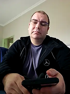 Snapshot of Andrew1900529 chatting on December 16, 11:01 am Andrew1900529 online show from December 16, 11:01 am