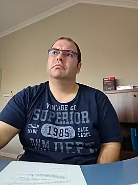 Snapshot of Andrew1900529 chatting on December 17, 11:39 am Andrew1900529 online show from December 17, 11:39 am