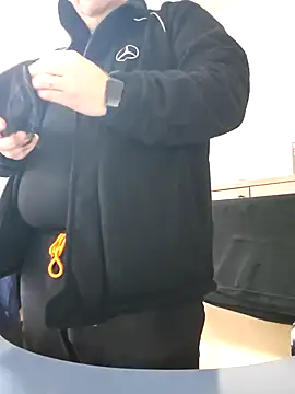 Snapshot of Andrew1900529 chatting on December 19, 7:51 am Andrew1900529 online show from December 19, 7:51 am