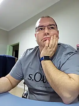 Snapshot of Andrew1900529 chatting on January 21, 6:00 am Andrew1900529 online show from January 21, 6:00 am