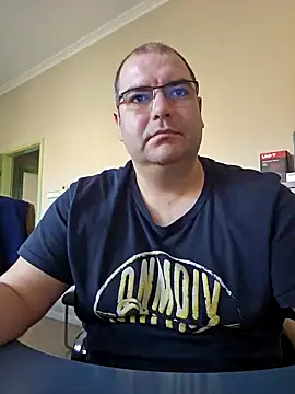 Snapshot of Andrew1900529 chatting on January 27, 10:27 am Andrew1900529 online show from January 27, 10:27 am