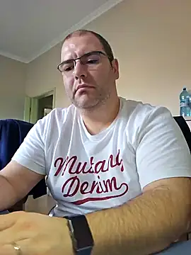 Snapshot of Andrew1900529 chatting on January 29, 11:20 am Andrew1900529 online show from January 29, 11:20 am