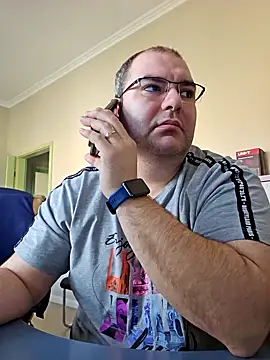 Snapshot of Andrew1900529 chatting on February 7, 10:50 am Andrew1900529 online show from February 7, 10:50 am